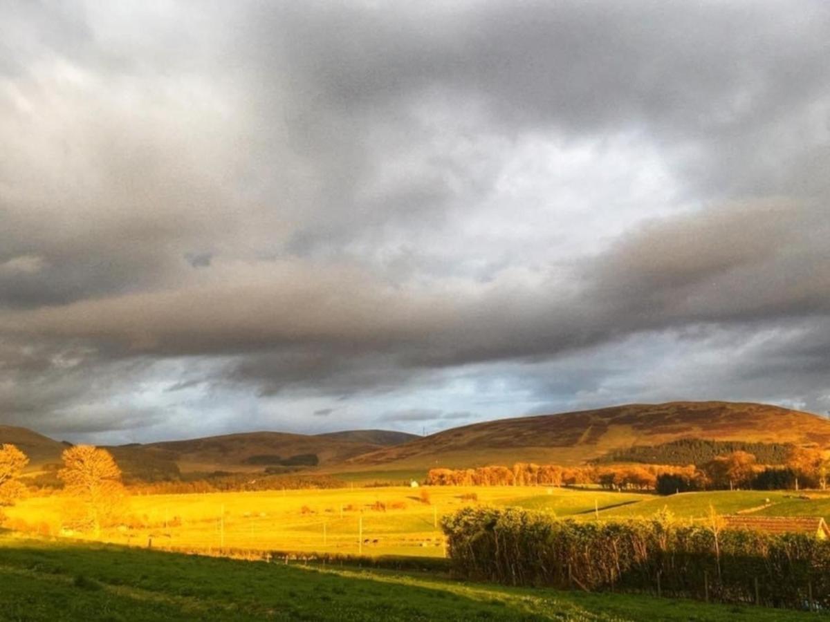The Granary At Tinto Retreats, Biggar Is A Gorgeous 3 Bedroom Stone Cottage Wiston  Bagian luar foto