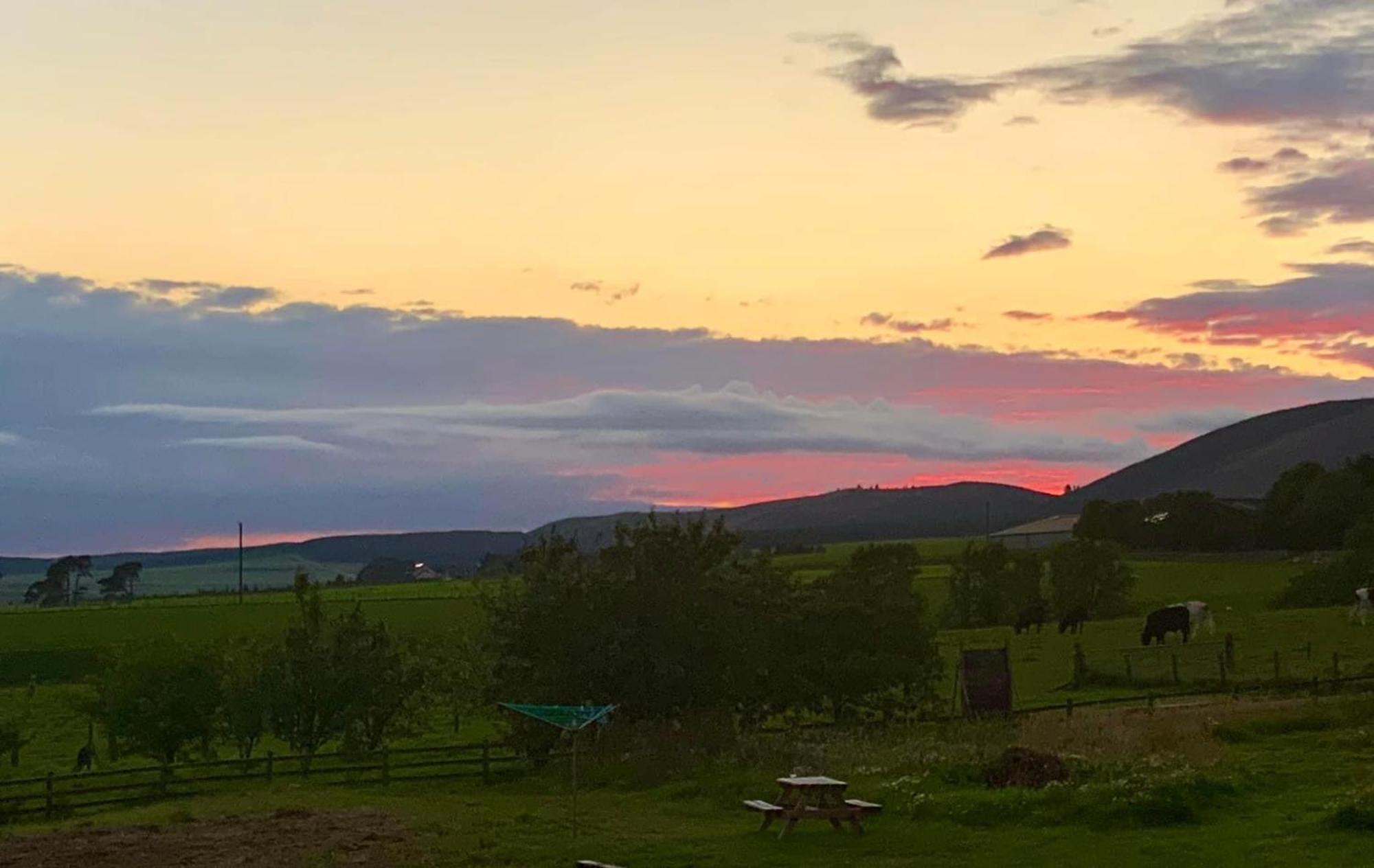 The Granary At Tinto Retreats, Biggar Is A Gorgeous 3 Bedroom Stone Cottage Wiston  Bagian luar foto